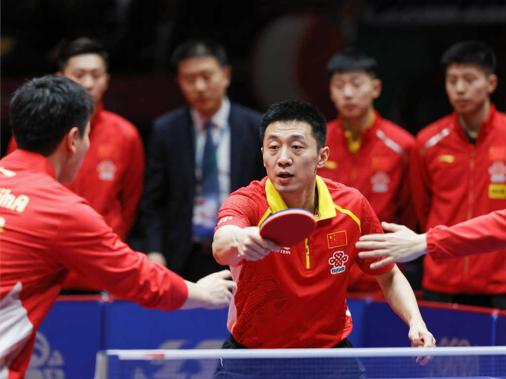 王励勤首以乒协主席身份亮相，婉拒采访突出国乒团队精神