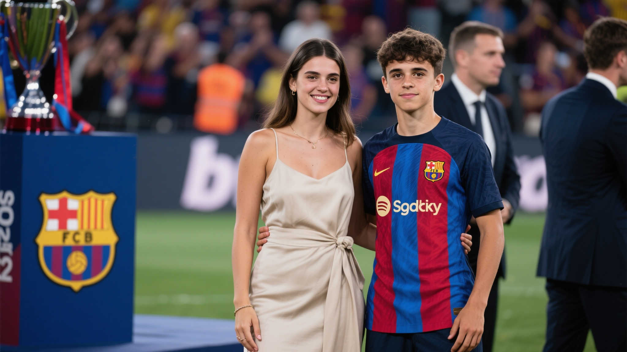 巴萨庆典亮点:加维22岁女友吸睛,姐姐牵线女大学生 巴萨庆典亮点:加维22岁女友吸睛,姐姐牵线女大学生